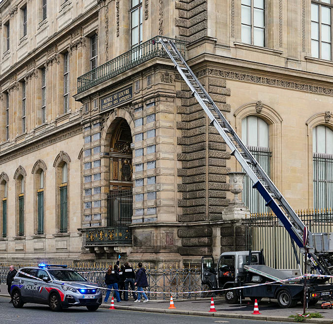 rench police officers stand next to a ladder used by robbers to enter the Louvre Museum